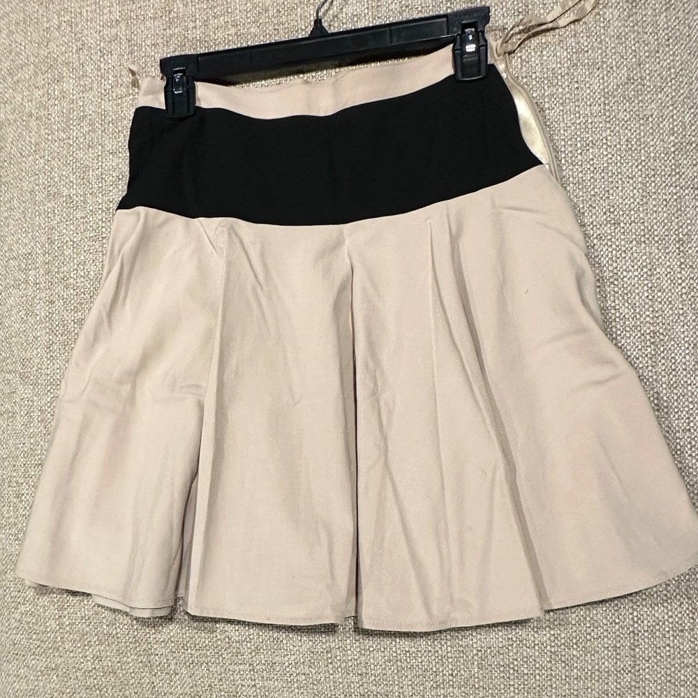 Gianni Bini Beige Black Pleated Skirt